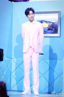 李宏毅娱乐吃瓜,揭秘明星幕后趣事